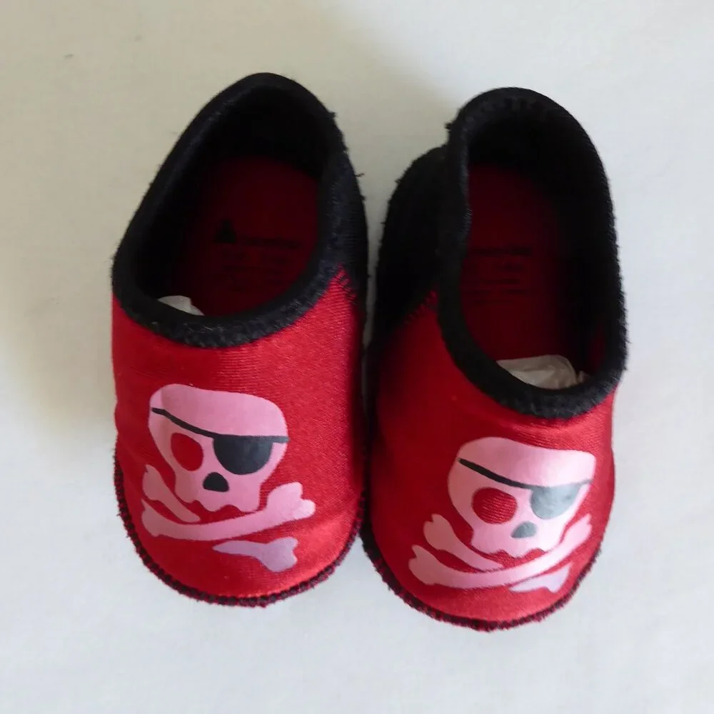 NEW BABY GAP NEOPRENE SURF WALKERS WATER SHOES PIRATE SKULL & CROSSBONES